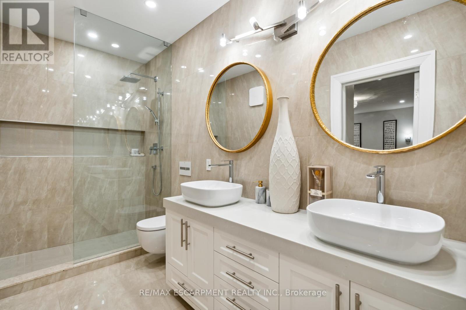 539 Old Poplar Row, Mississauga, ON - Indoor Photo Showing Bathroom
