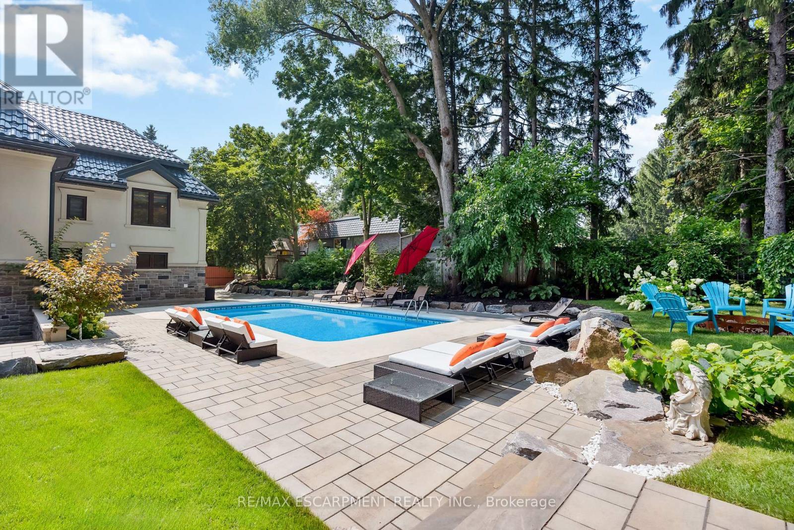 539 Old Poplar Row, Mississauga, ON - Outdoor With In Ground Pool