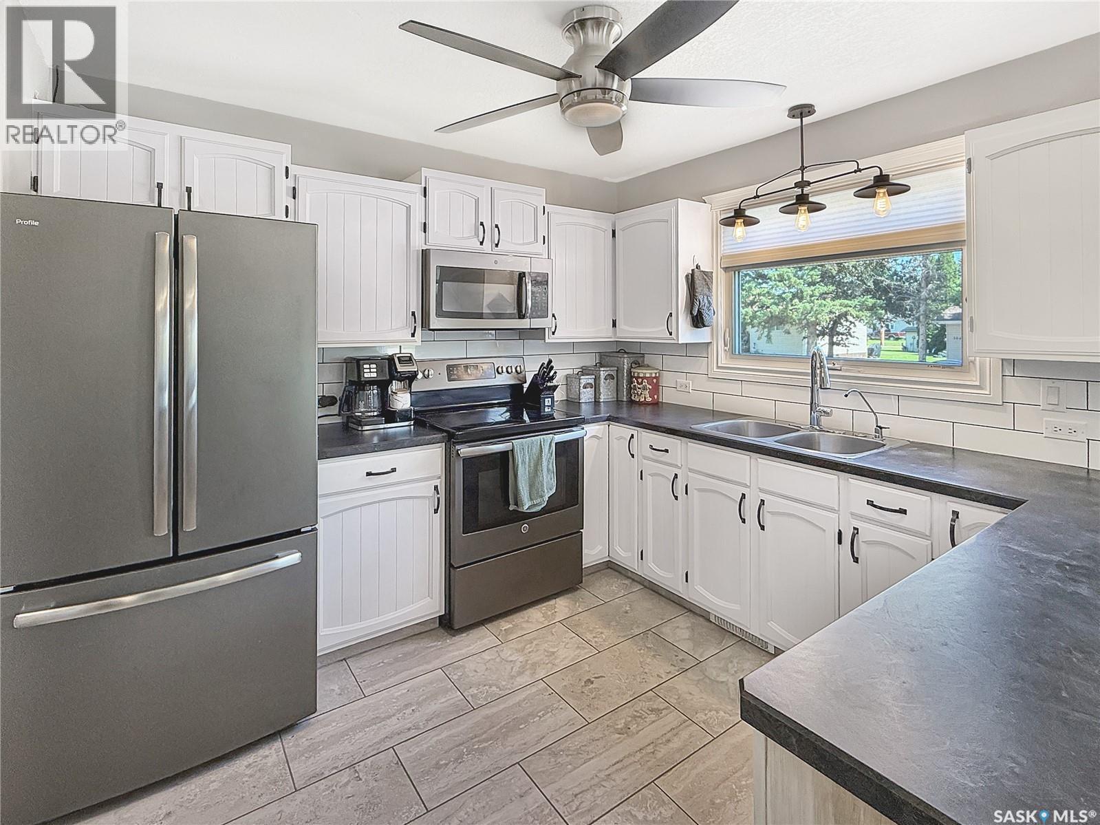 303 3Rd Avenue E, Debden, SK