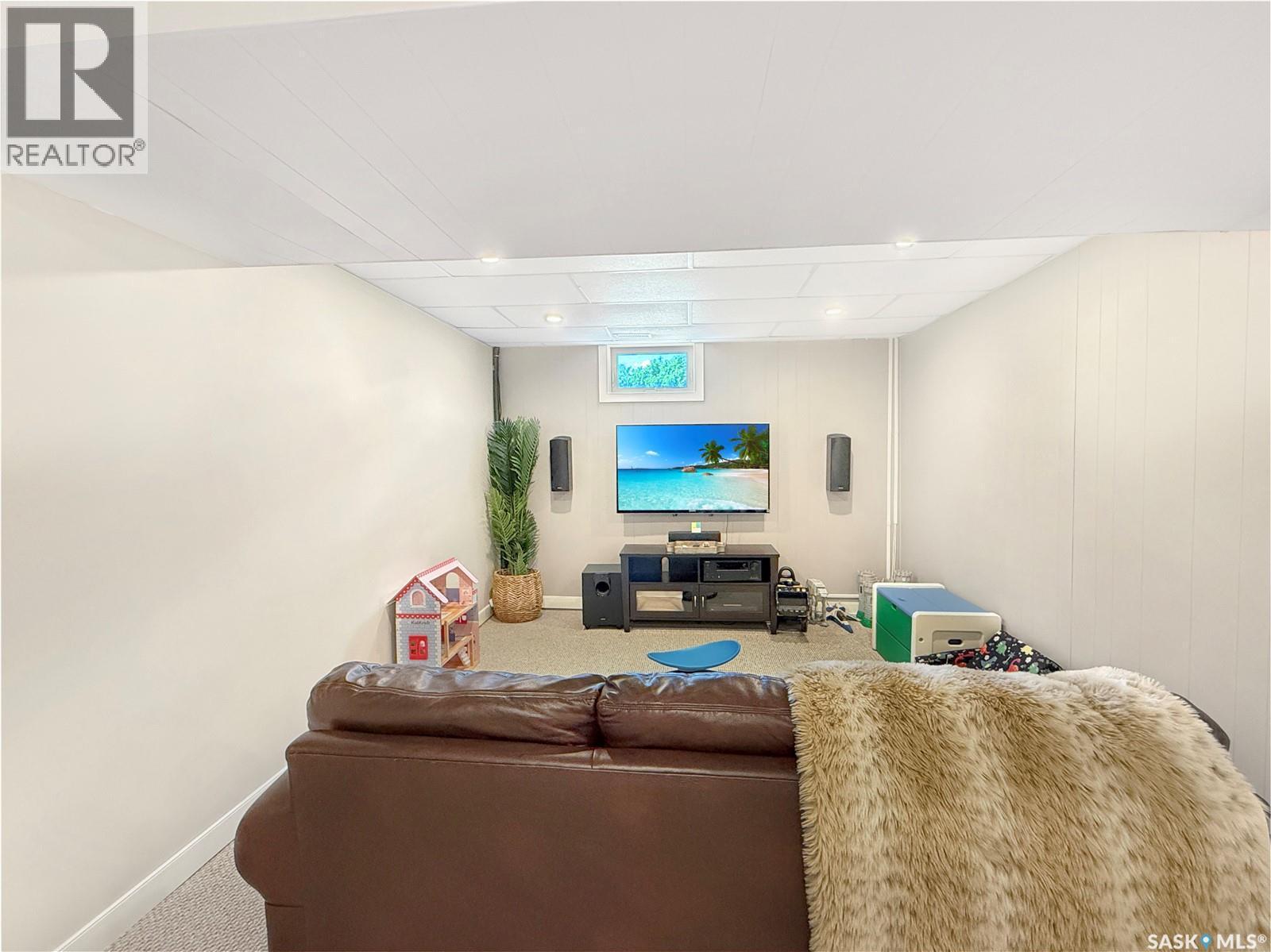 303 3Rd Avenue E, Debden, SK
