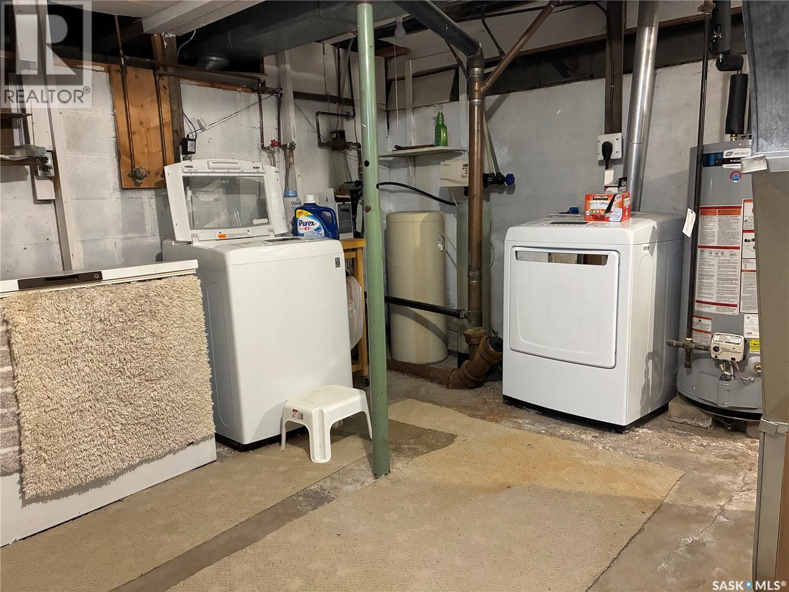 712 M Avenue, Perdue, SK - Indoor Photo Showing Laundry Room