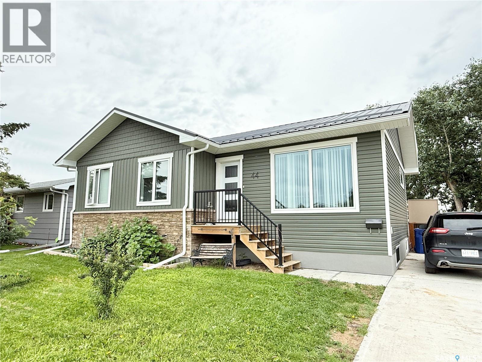 44 Mitchell Crescent, Weyburn, SK
