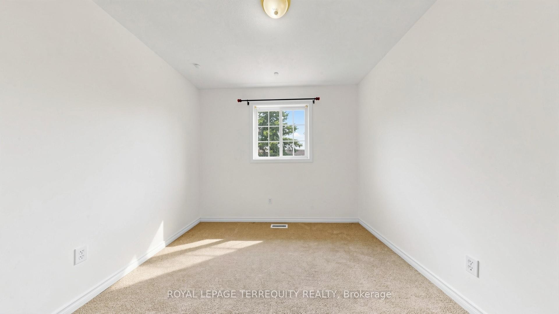 2-700 Champlain Boulevard, Cambridge, ON