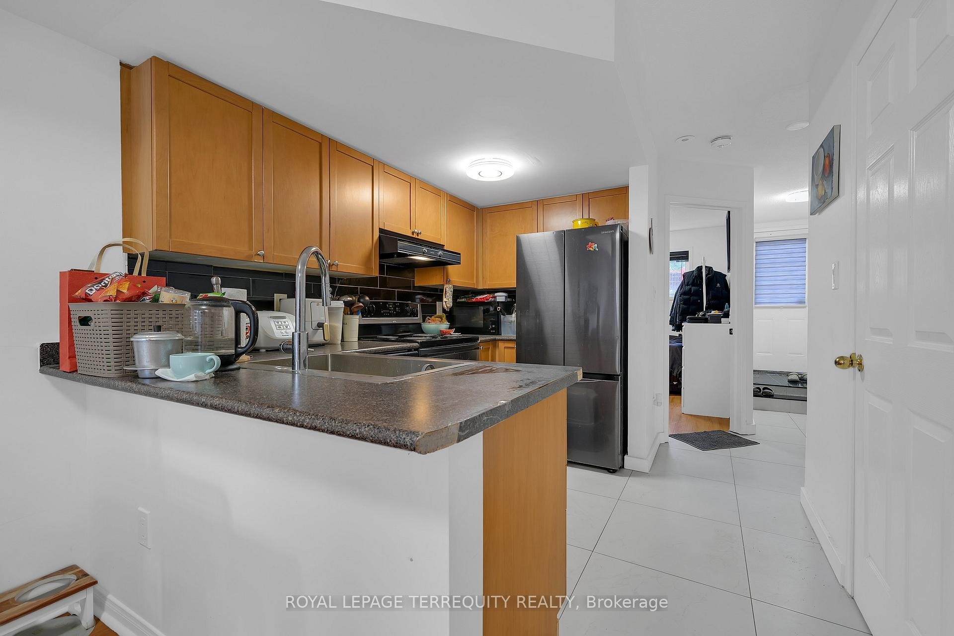 124-75 Turntable Crescent, Toronto, ON - Indoor Photo Showing Kitchen With Double Sink