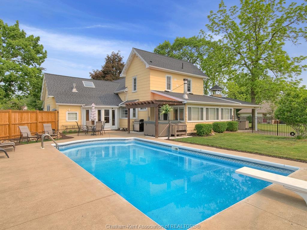42 Middleton Line, Wheatley, ON