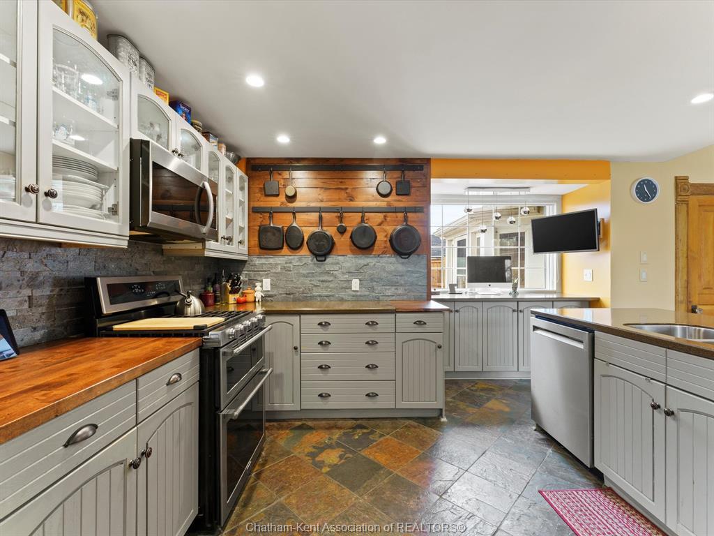 42 Middleton Line, Wheatley, ON