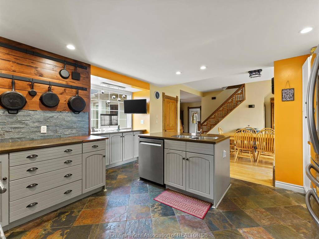 42 Middleton Line, Wheatley, ON