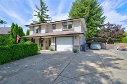 2139 Stirling Pl Courtenay, BC V9N 9X1