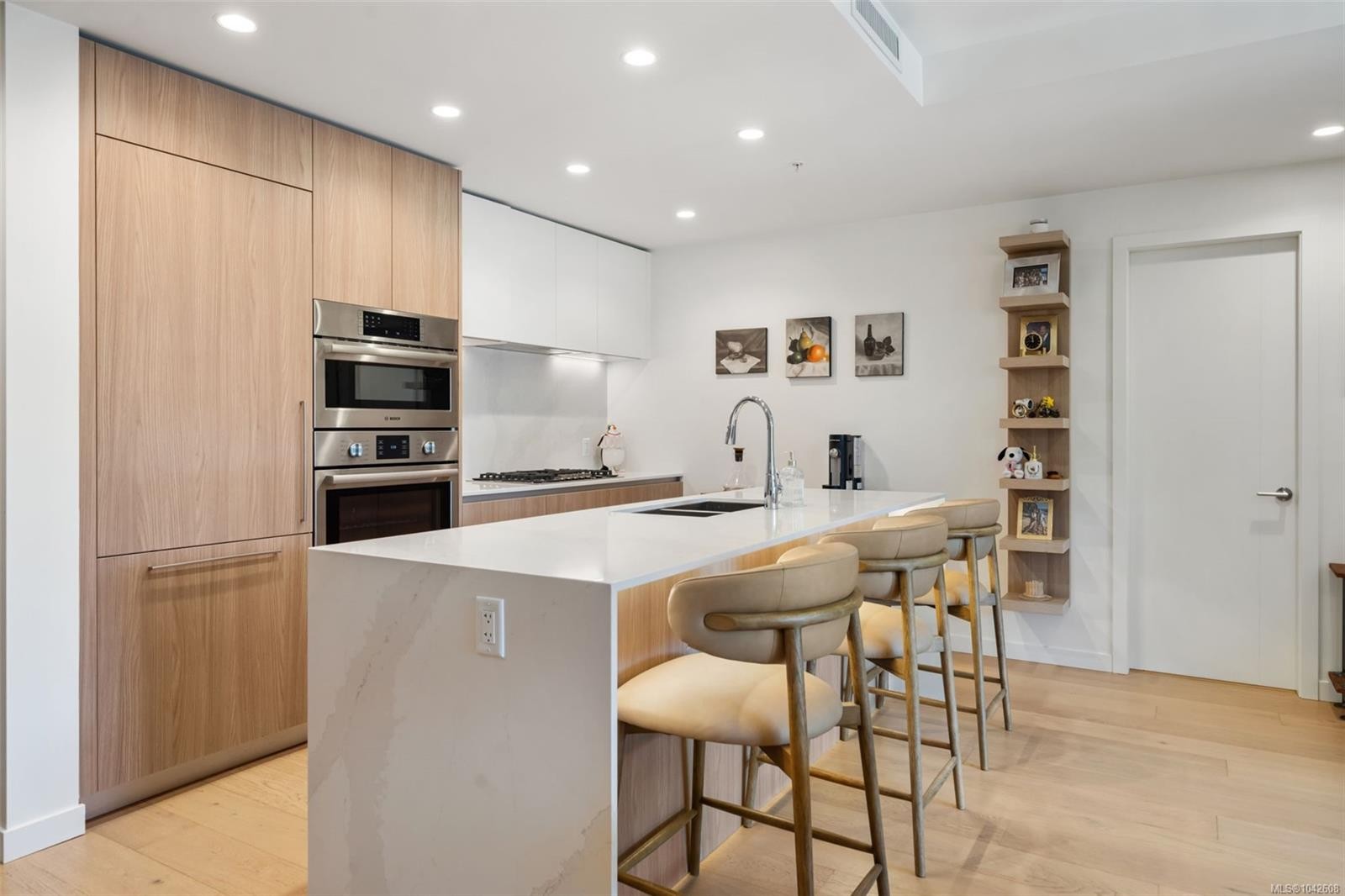 #705-2000 Hannington Rd, Langford, BC