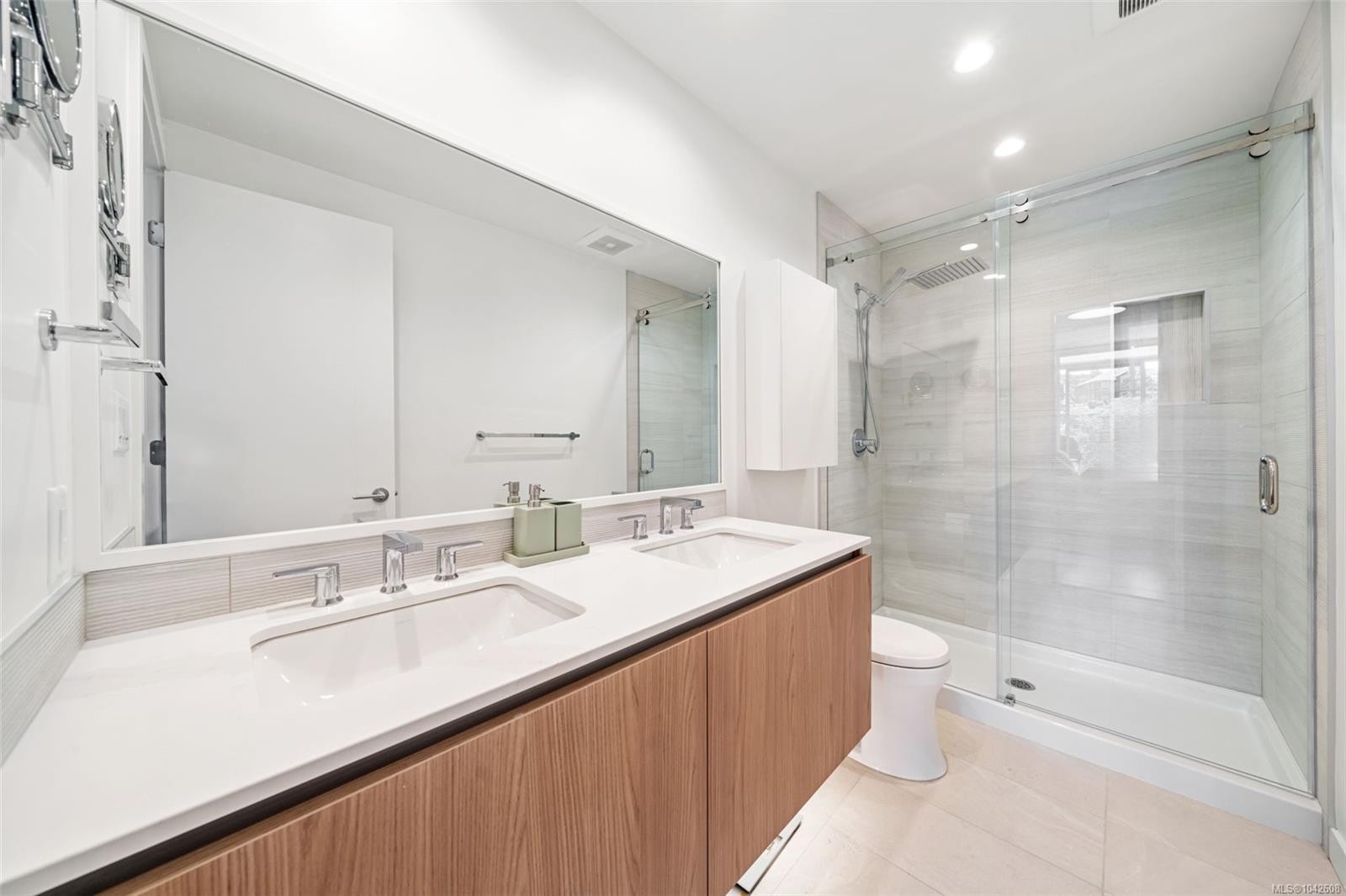 #705-2000 Hannington Rd, Langford, BC