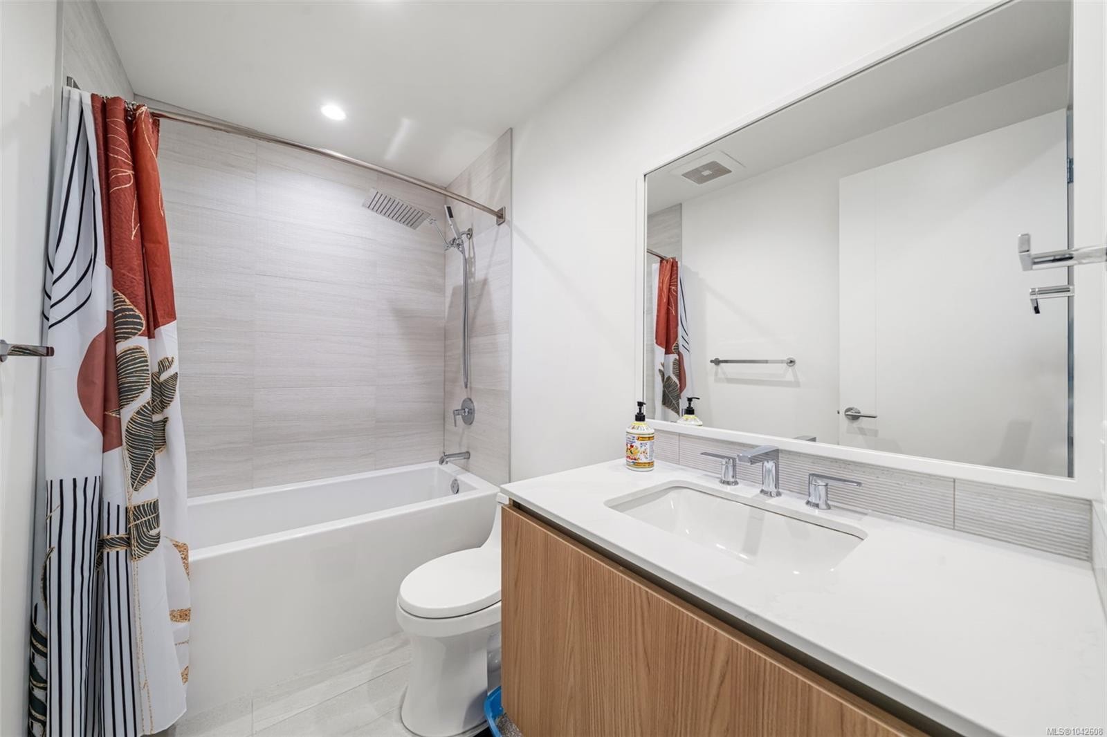 #705-2000 Hannington Rd, Langford, BC