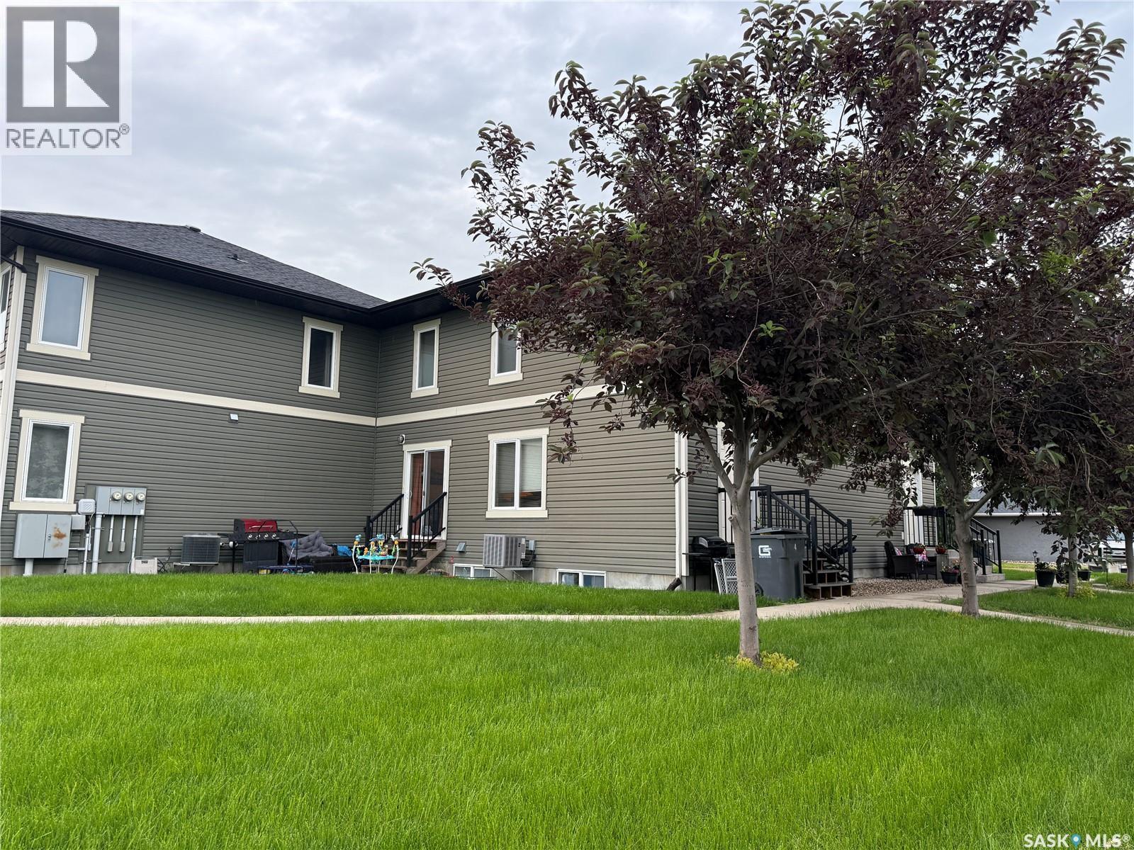 4 1795 Clark Avenue, Weyburn, SK
