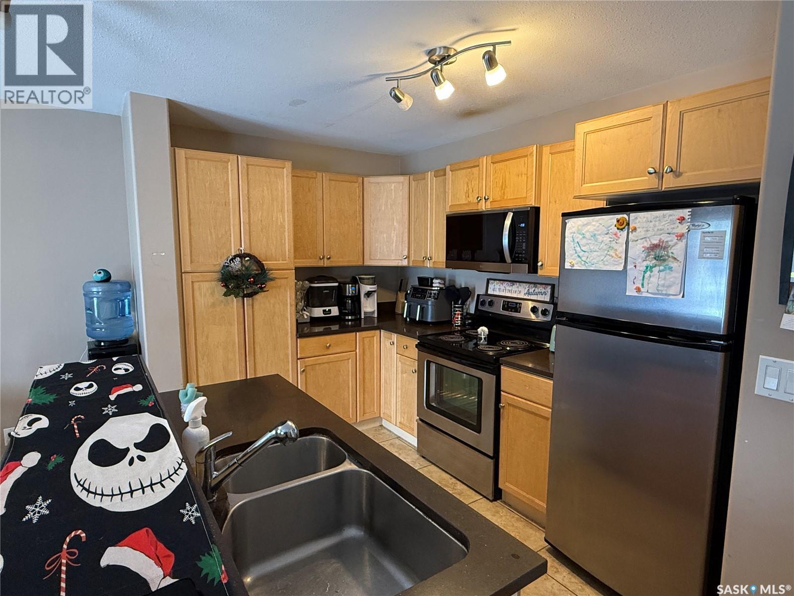 4 1795 Clark Avenue, Weyburn, SK