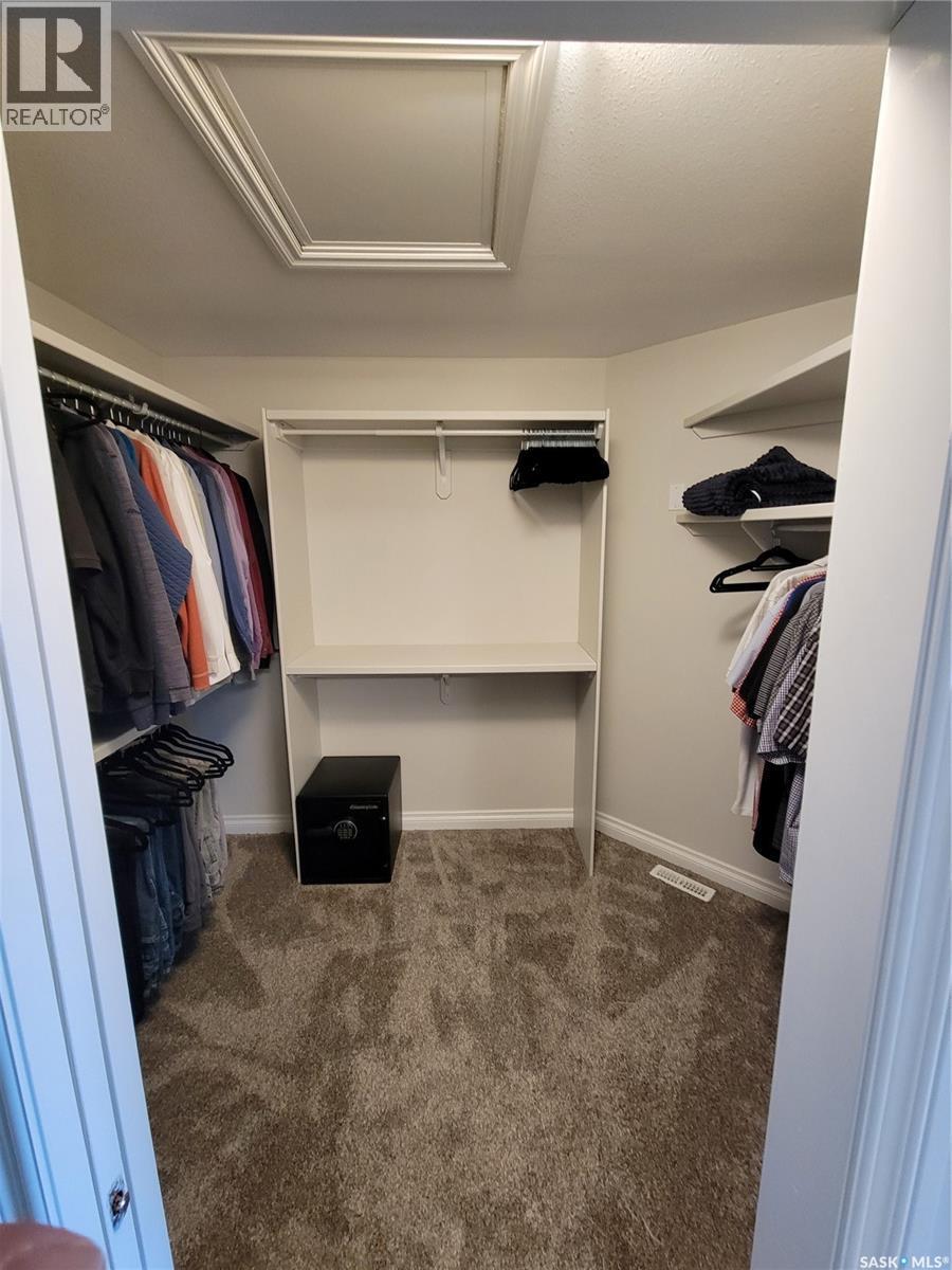 718 Patrick Bay, Saskatoon, SK