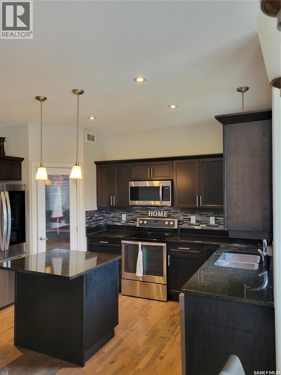 718 Patrick Bay, Saskatoon, SK