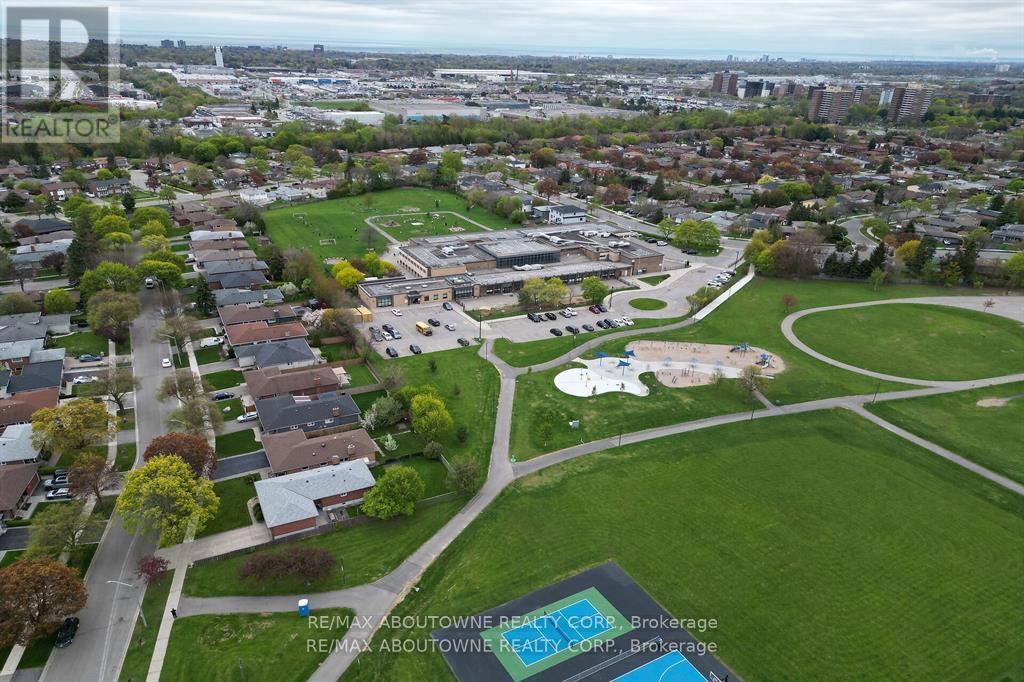 3302 Cardross Road, Mississauga, ON