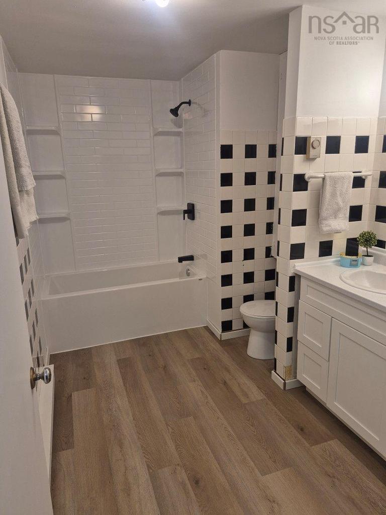 18 Bakery Lane, Enfield, NS - Indoor Photo Showing Bathroom