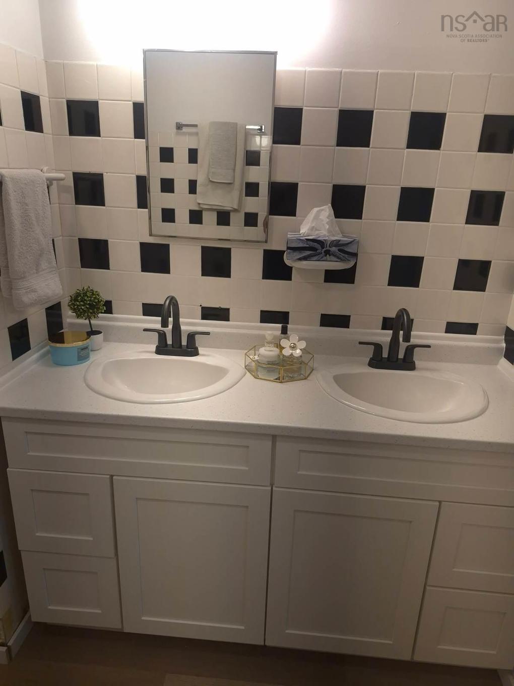 18 Bakery Lane, Enfield, NS - Indoor Photo Showing Bathroom