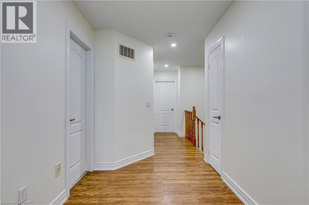 3332 Angel Pass Drive, Mississauga, ON