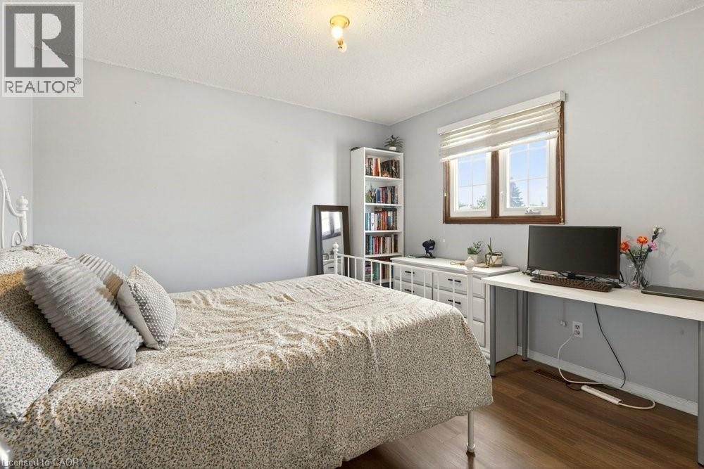 72 Gurnett Drive, Hamilton, ON - Indoor Photo Showing Bedroom