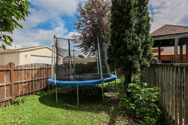22 Hearthwood Grv, Winnipeg, MB