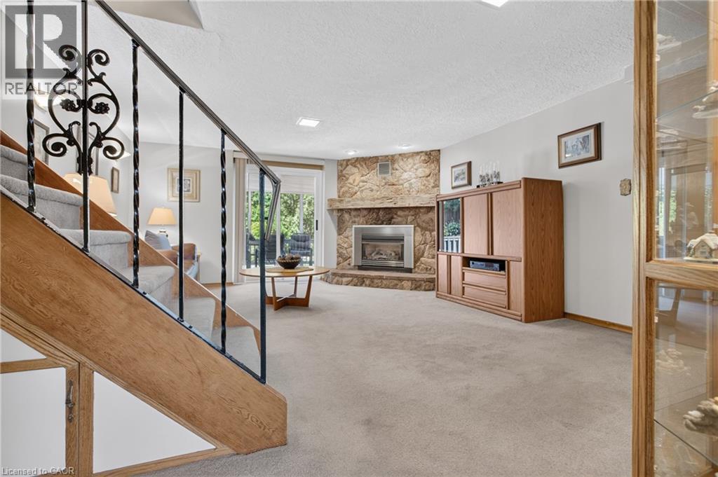 Family Room - 252 Christopher Drive, Cambridge, ON
