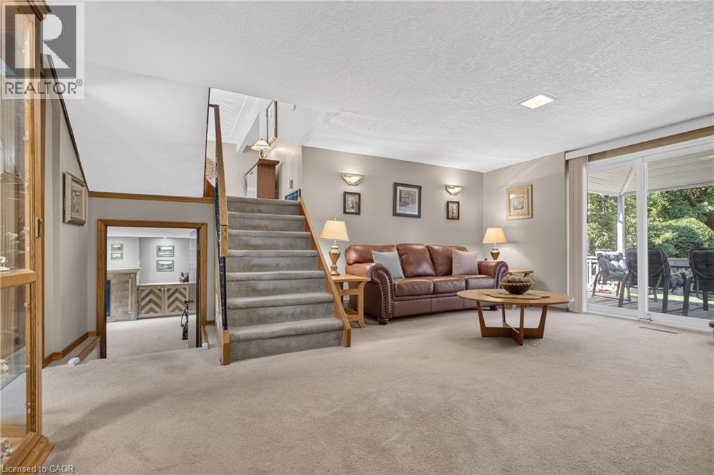 Family Room - 252 Christopher Drive, Cambridge, ON