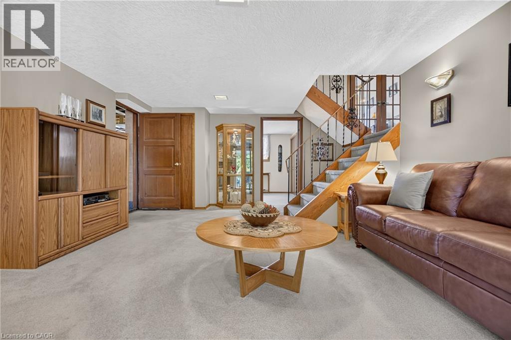 Family Room - 252 Christopher Drive, Cambridge, ON