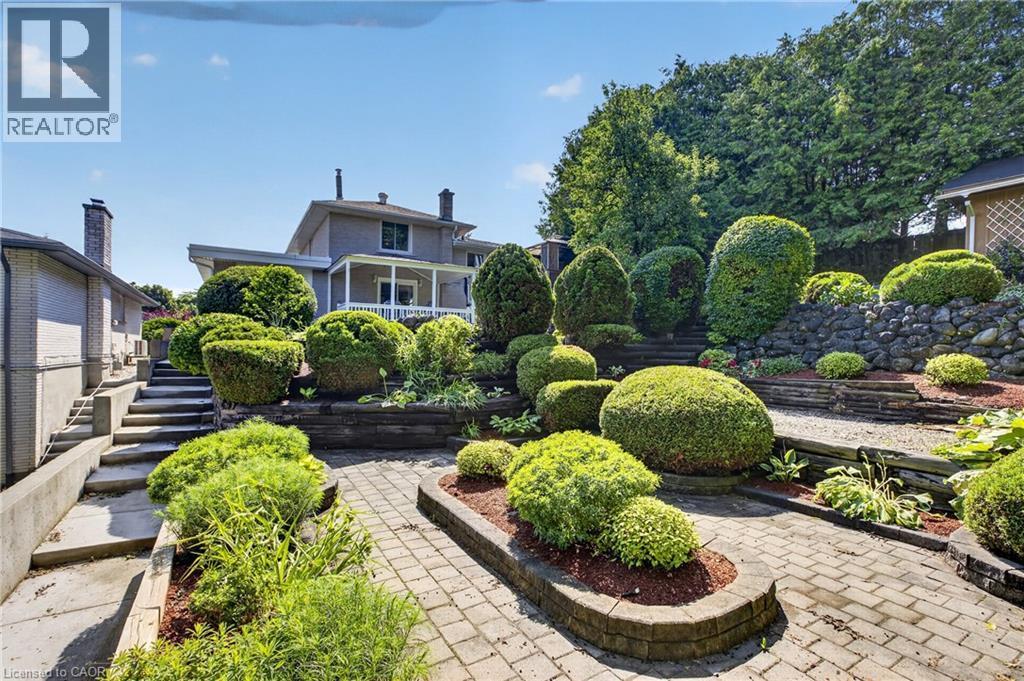 Exterior Yard - 252 Christopher Drive, Cambridge, ON