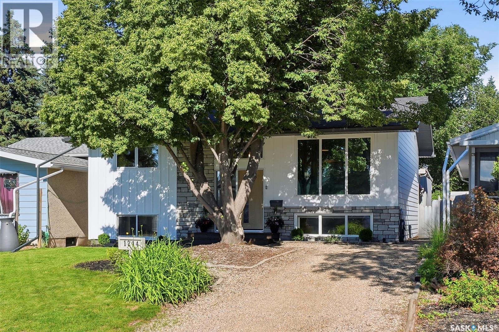 1214 Elevator Road, Saskatoon, SK