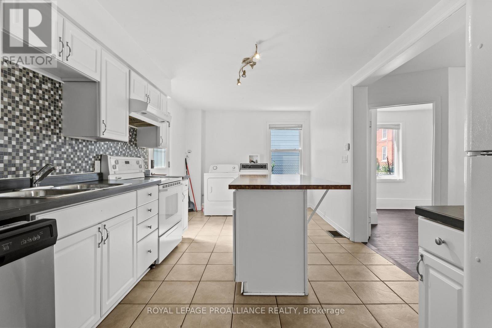 99 Chatham Street, Kingston (East Of Sir John A. Blvd), ON