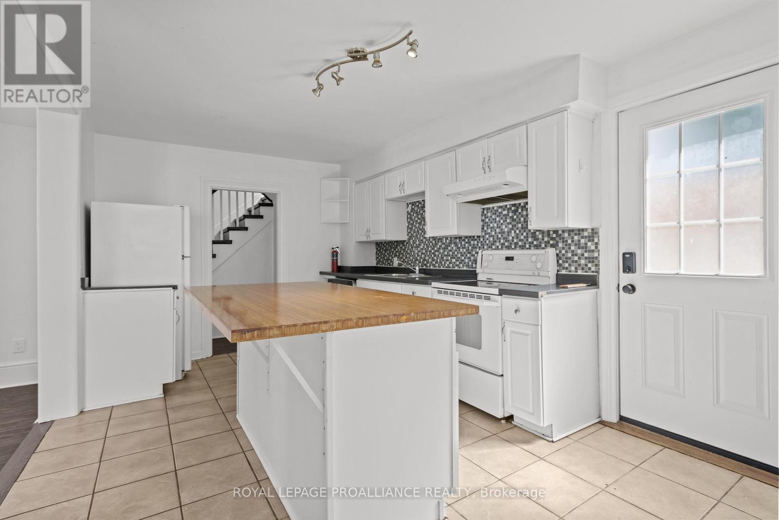 99 Chatham Street, Kingston (East Of Sir John A. Blvd), ON