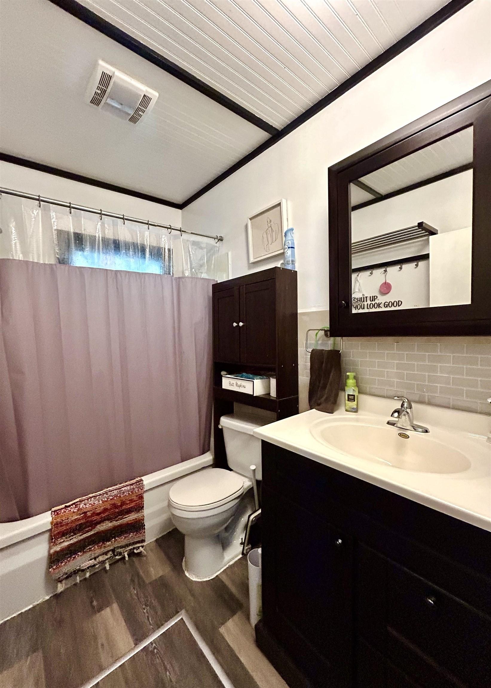 6080 Highway 11, Emo, ON - Indoor Photo Showing Bathroom