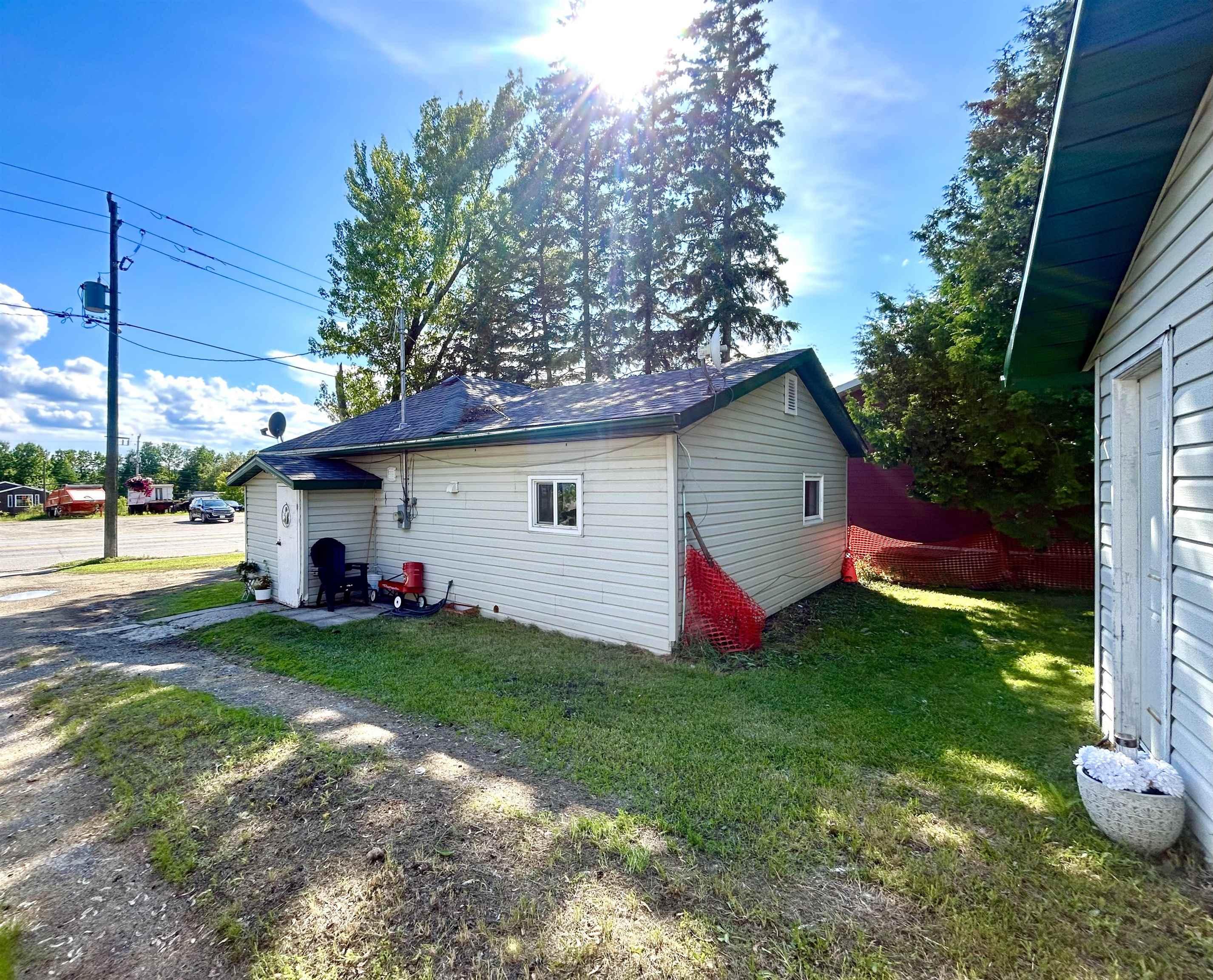 6080 Highway 11, Emo, ON - Outdoor