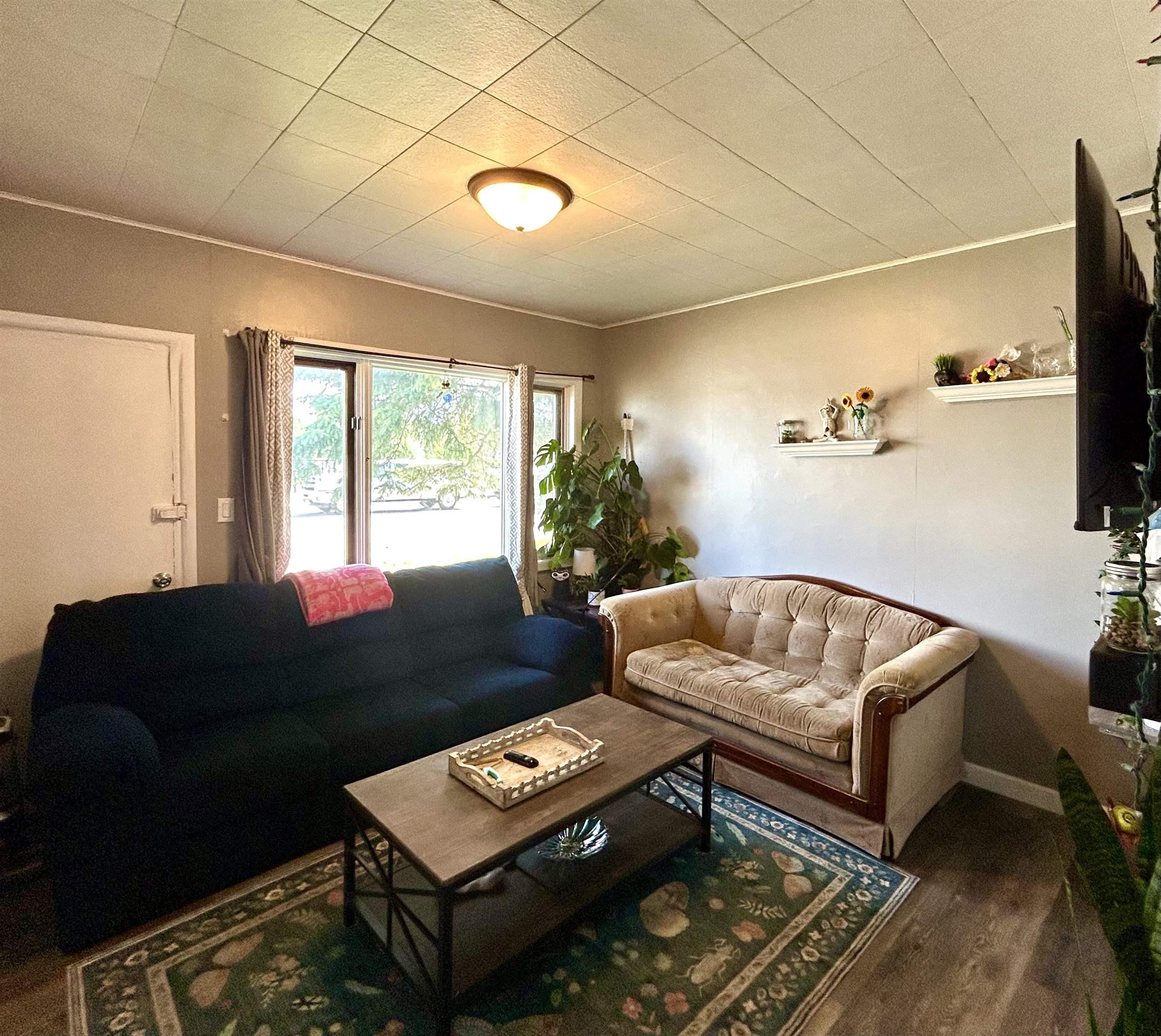 6080 Highway 11, Emo, ON - Indoor Photo Showing Living Room