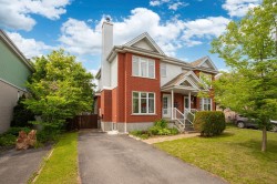 327 Rue Moquin Longueuil (Le Vieux-Longueuil), QC J4L 4V9