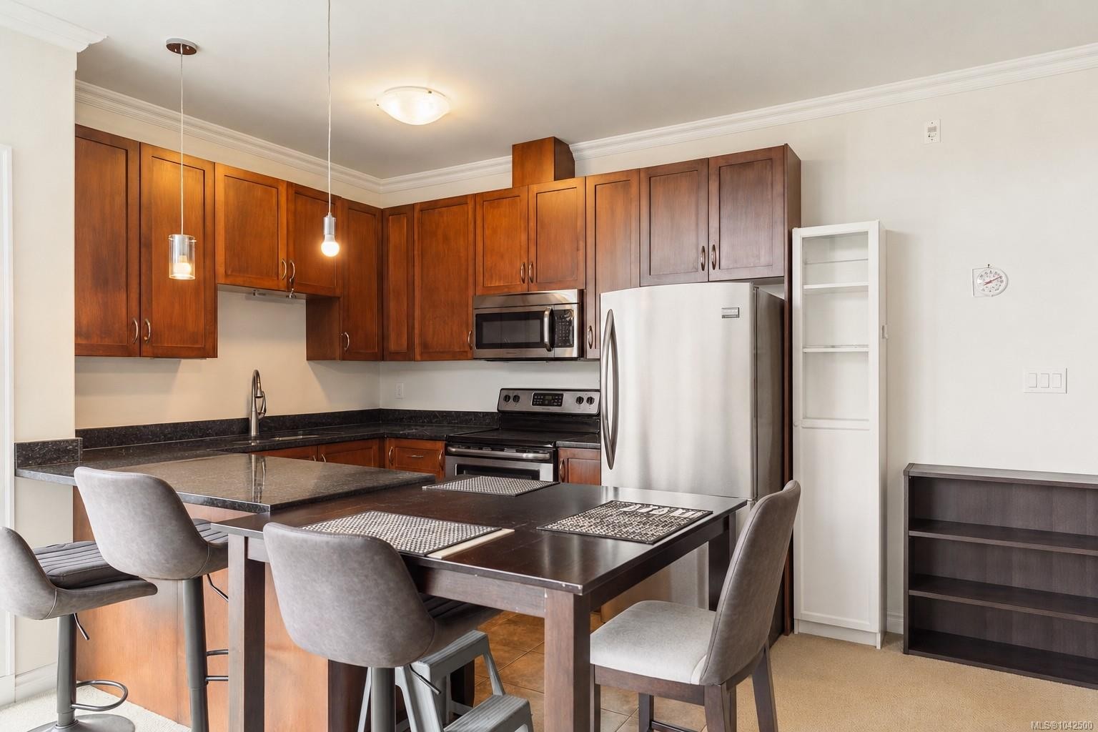 #308-9751 Fourth St, Sidney, BC