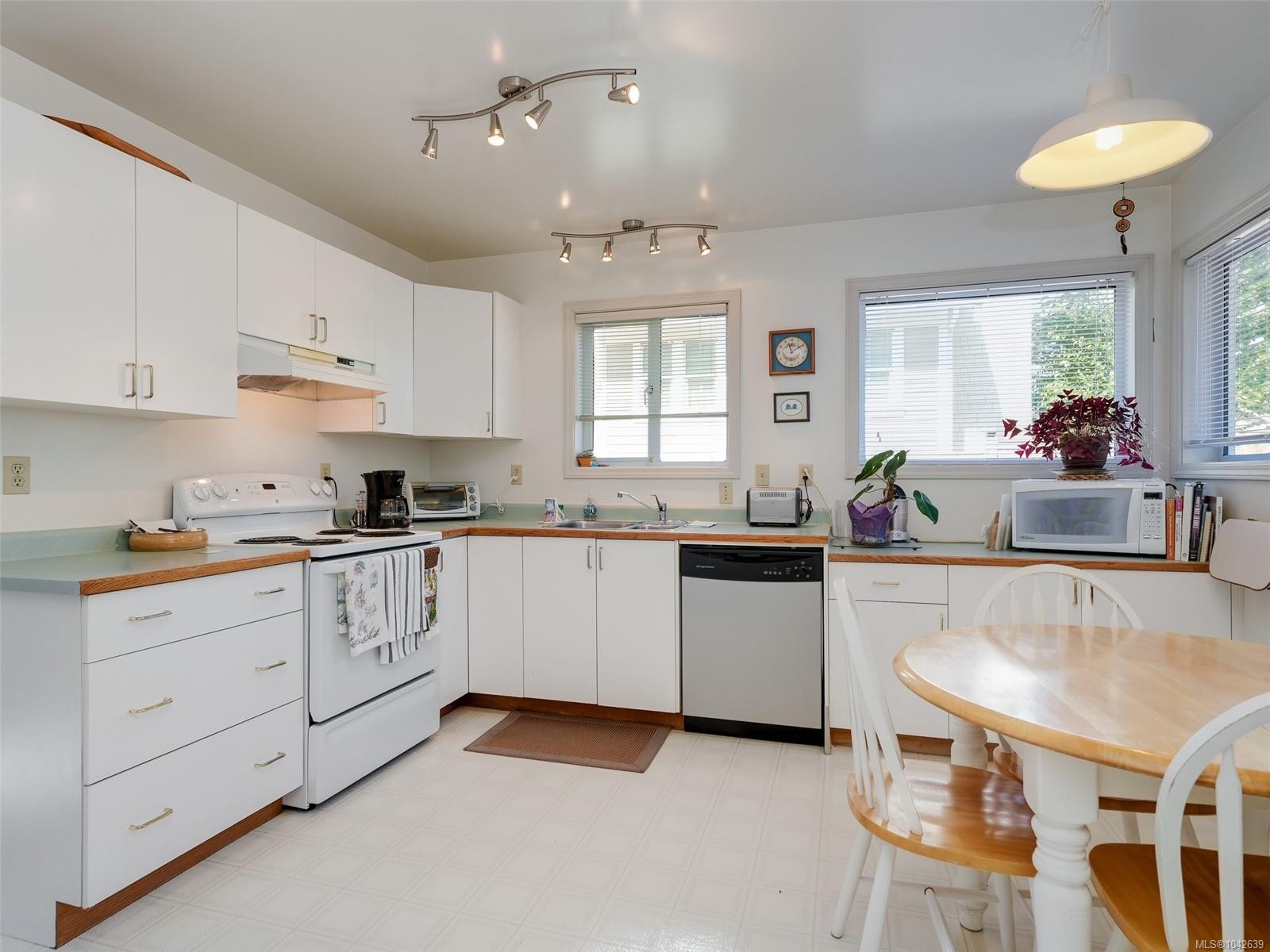 1230 Richardson St, Victoria, BC