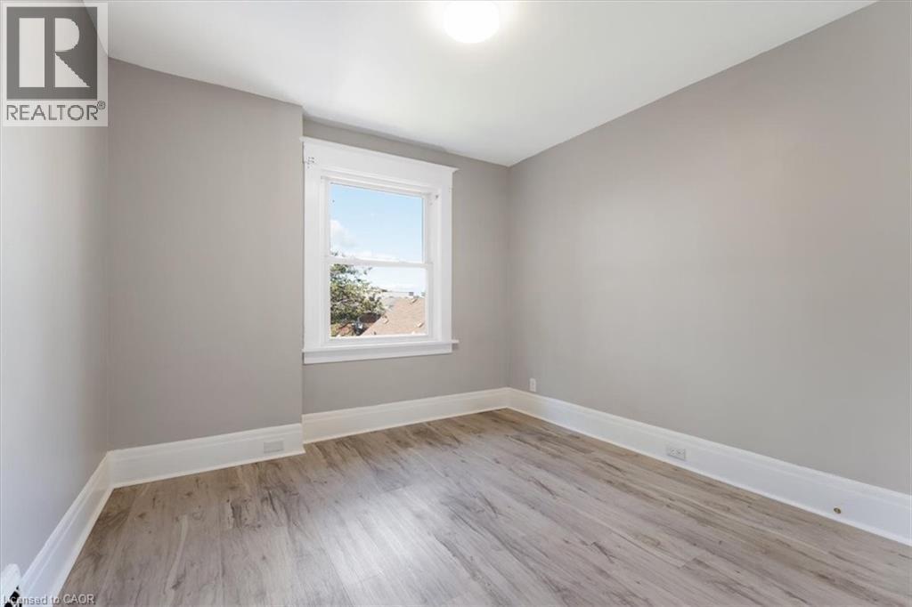 3 Carleton Street S Unit# Main, Thorold, ON