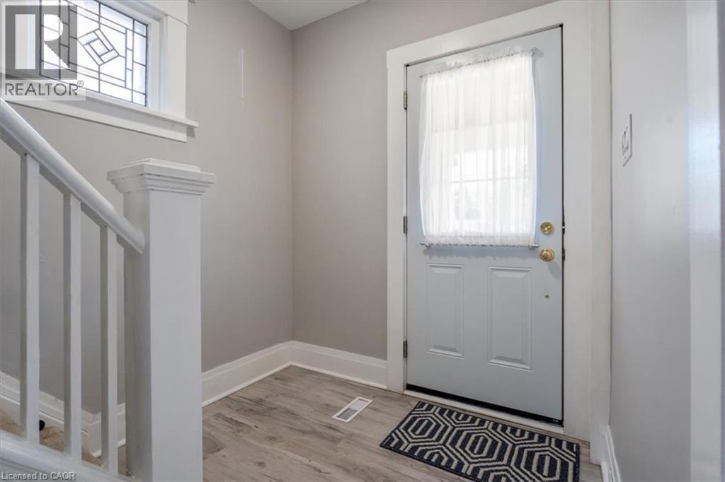 3 Carleton Street S Unit# Main, Thorold, ON