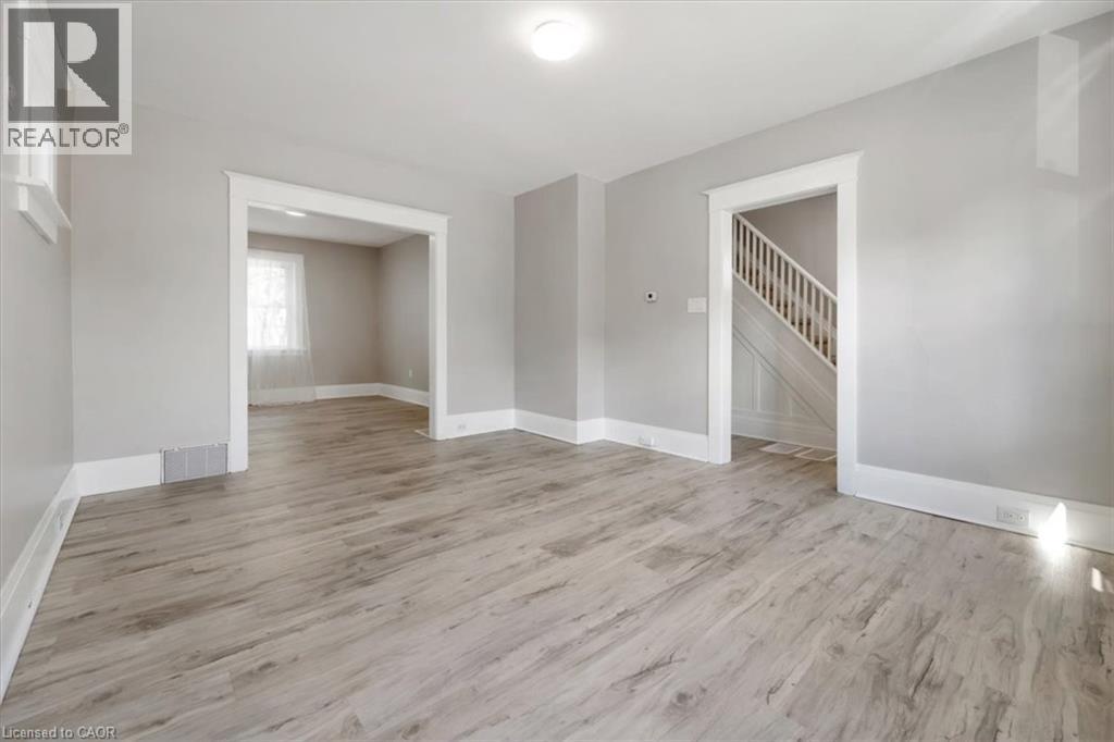 3 Carleton Street S Unit# Main, Thorold, ON