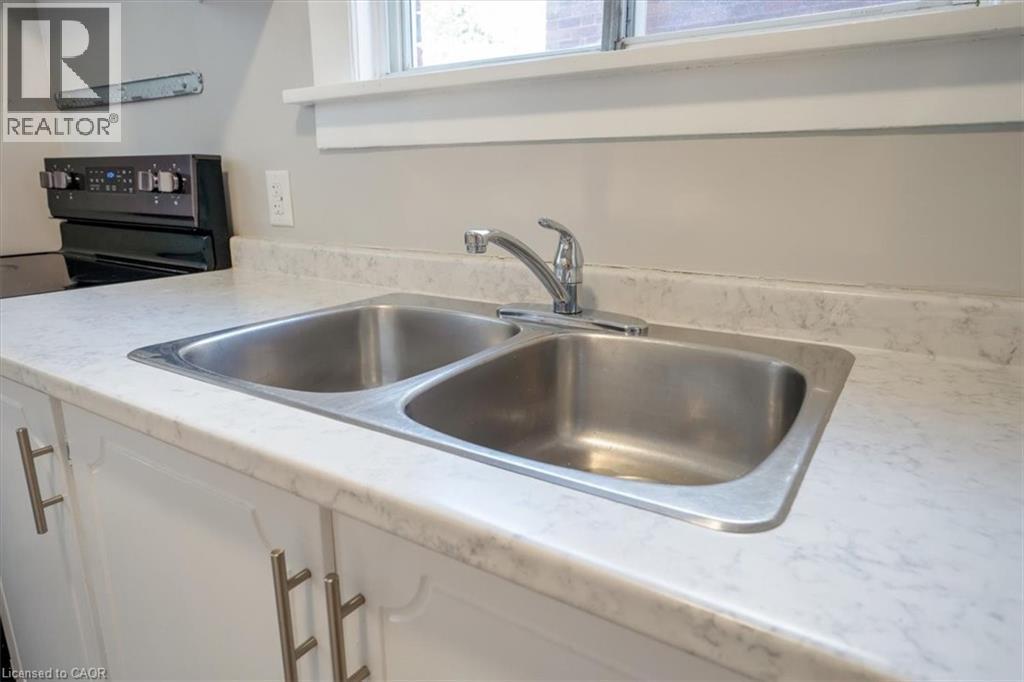 3 Carleton Street S Unit# Main, Thorold, ON