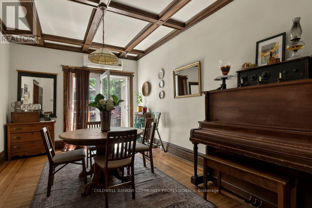 111 Spadina Avenue, Hamilton, ON