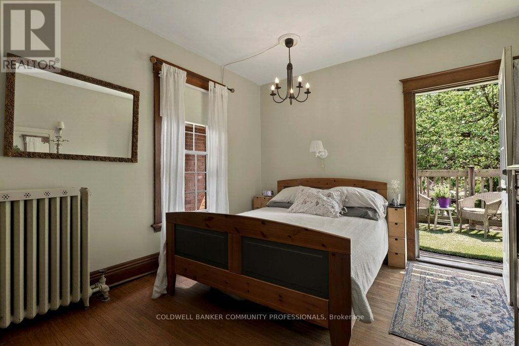 111 Spadina Avenue, Hamilton, ON