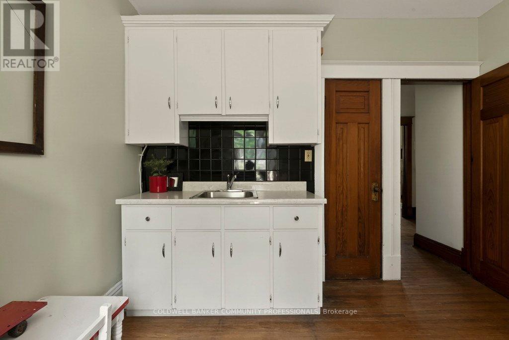 111 Spadina Avenue, Hamilton, ON