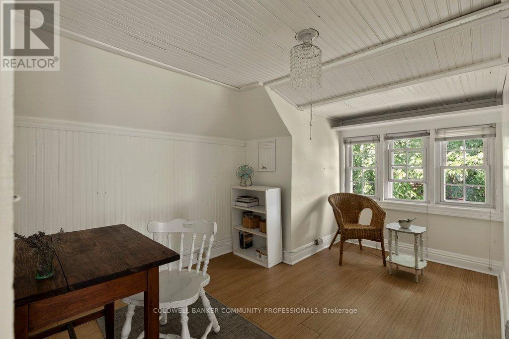 111 Spadina Avenue, Hamilton, ON