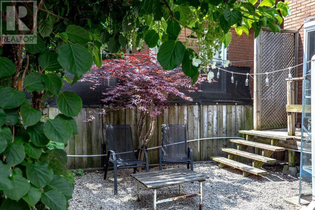 111 Spadina Avenue, Hamilton, ON