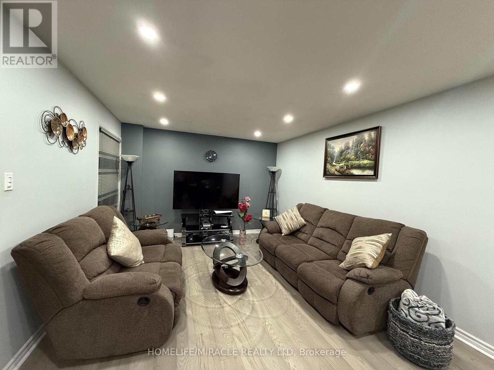 163 Mabley Crescent, Vaughan, ON