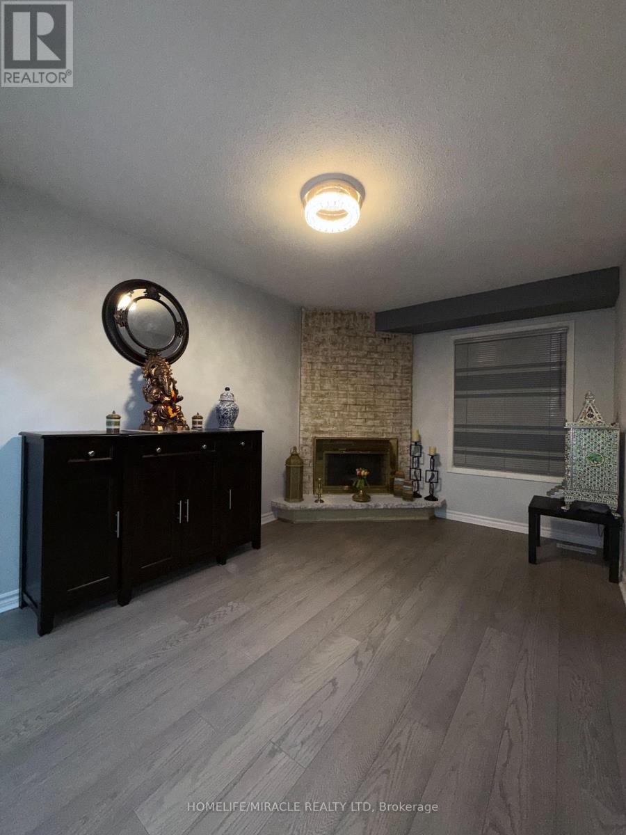 163 Mabley Crescent, Vaughan, ON
