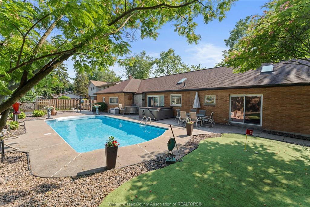 3740 Ouellette, Windsor, ON